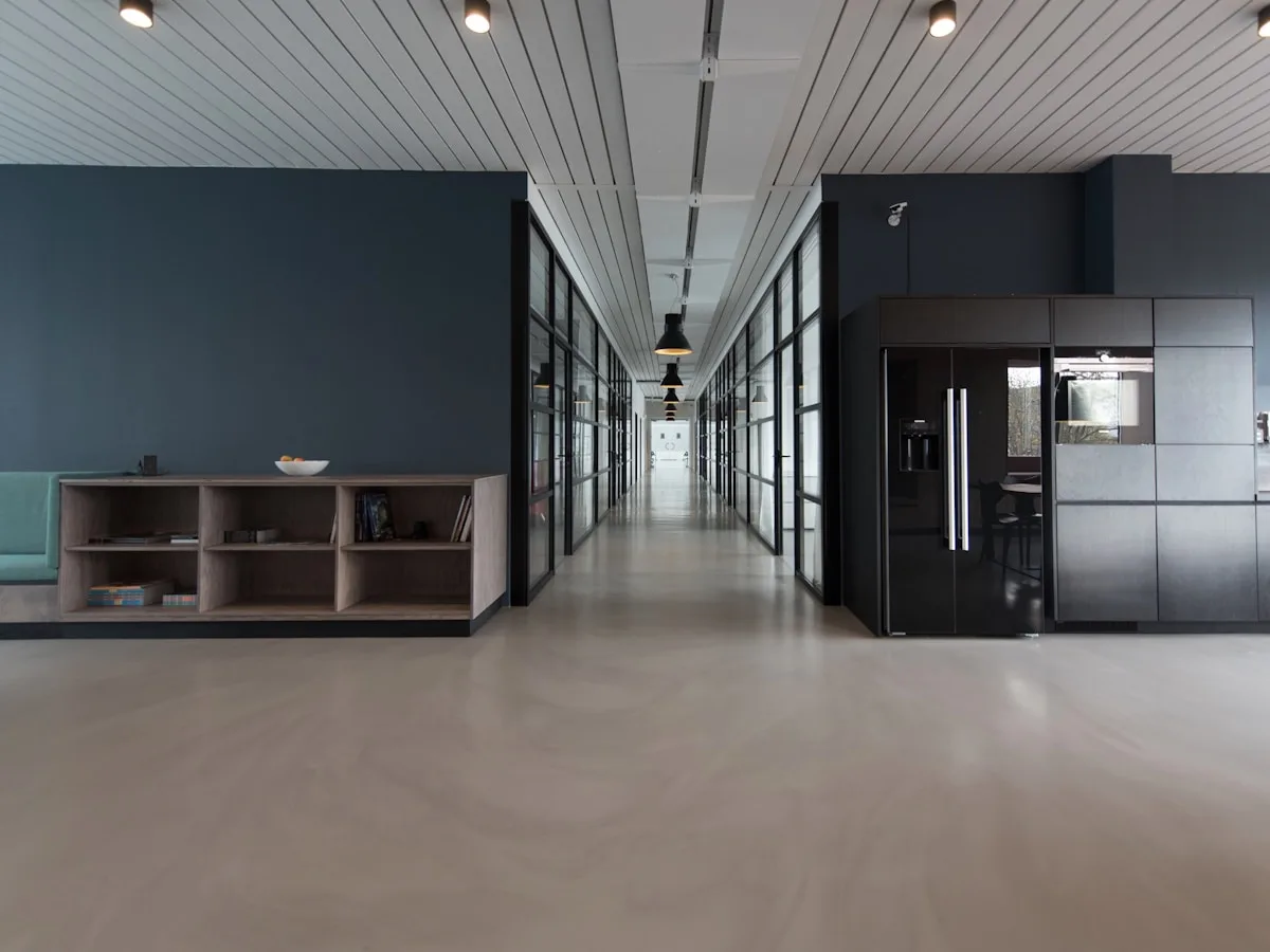 Antalya ofis ilaçlama — modern ofis çalışma alanı